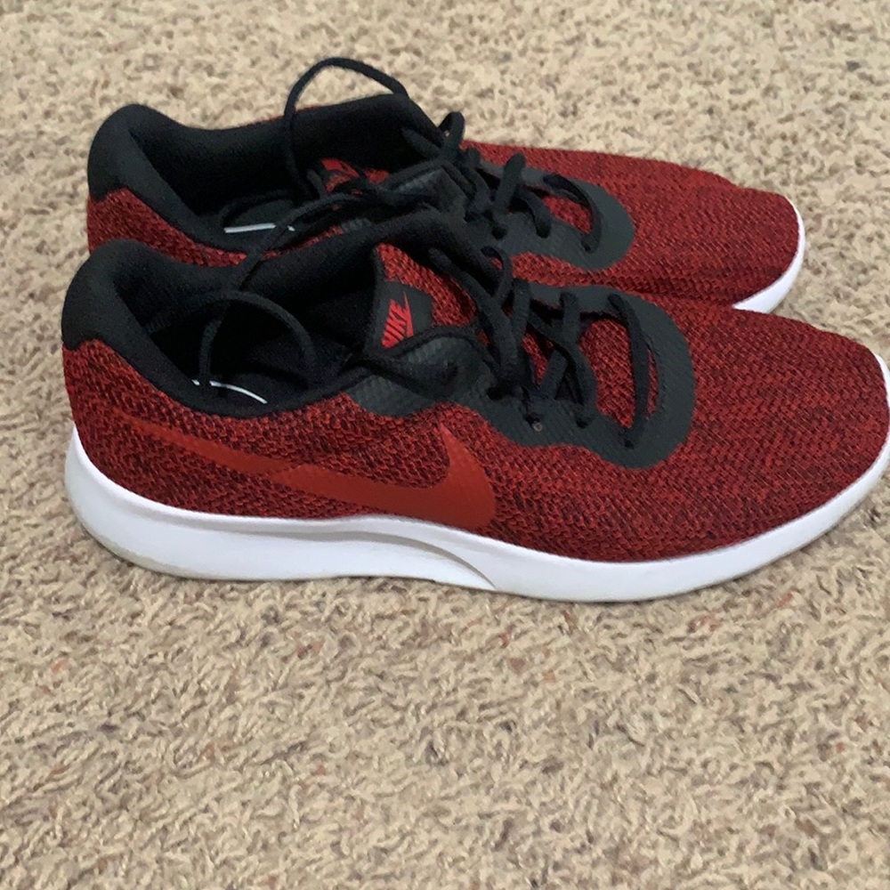 Nike Tanjun